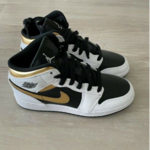 Size 4.5GS Air Jordan 1 Mid White Gold MPN 554725-190